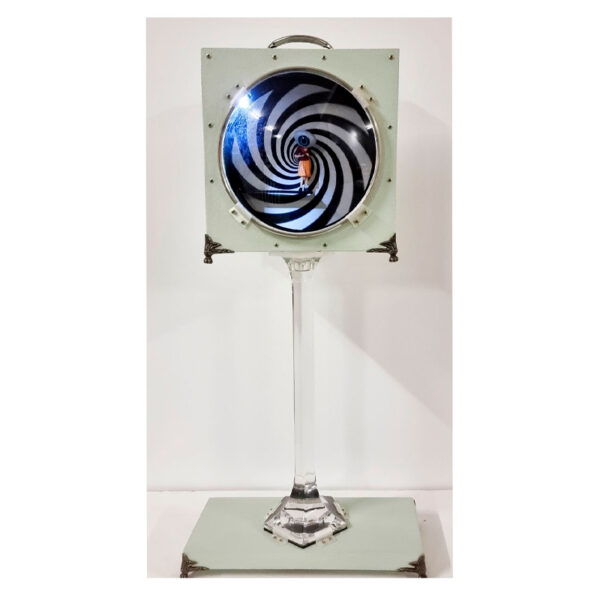 Hypnotic custody (Religión hipnótica portátil), Escultura de David Disoluto | EST_ART Space Alcobendas, Madrid