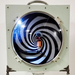 Hypnotic custody (Religión hipnótica portátil), Escultura de David Disoluto | EST_ART Space Alcobendas, Madrid