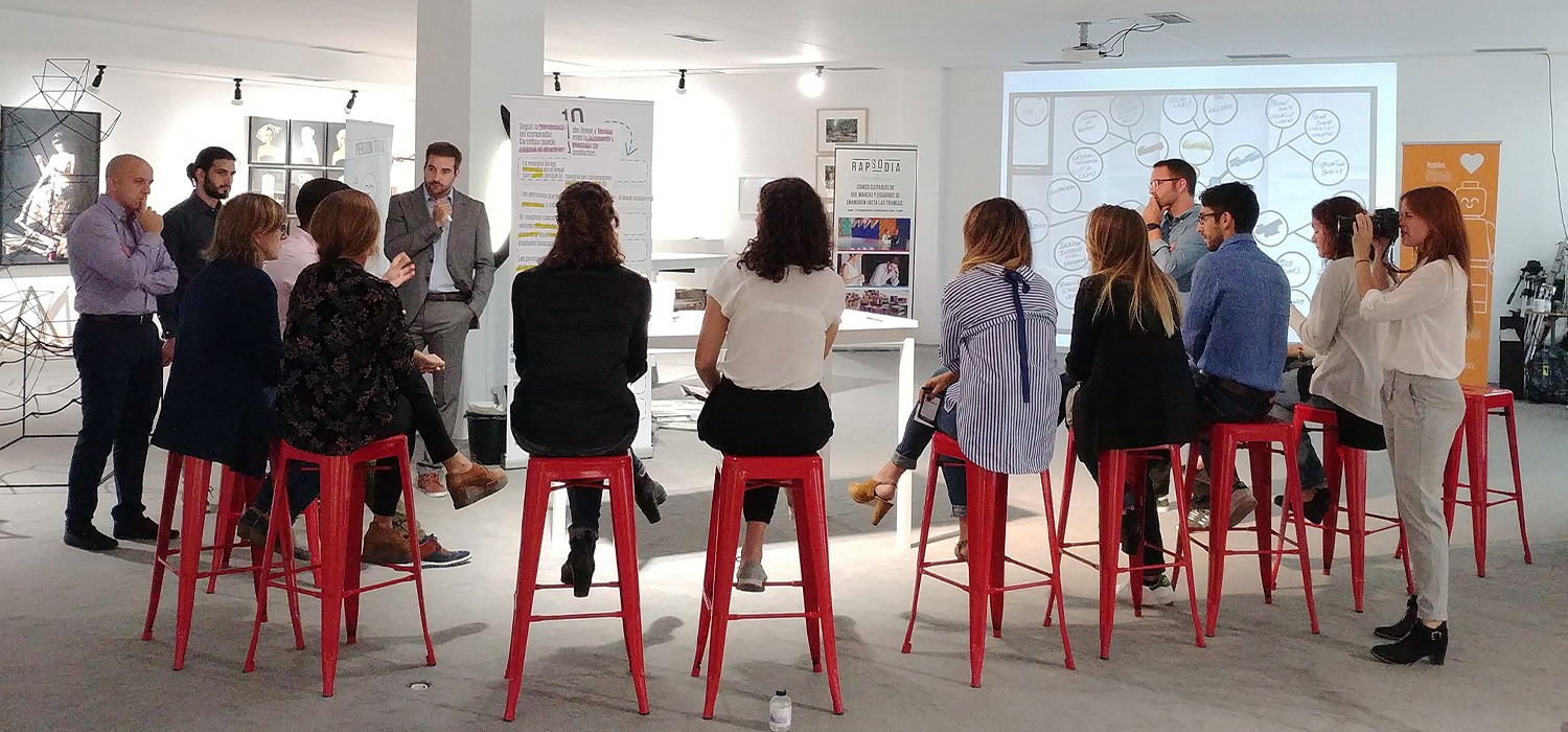 En nuestro Espacio para Eventos disponemos de diferentes salas muy versátiles que se alquilan para diversas actividades de empresa: reuniones mindfulness y desing thinking, cenas, catas gastronómicas, proyectos expositivos externos, presentaciones de marca/producto/libros, showrooms, charlas, presentaciones, rodajes y un largo etcétera.